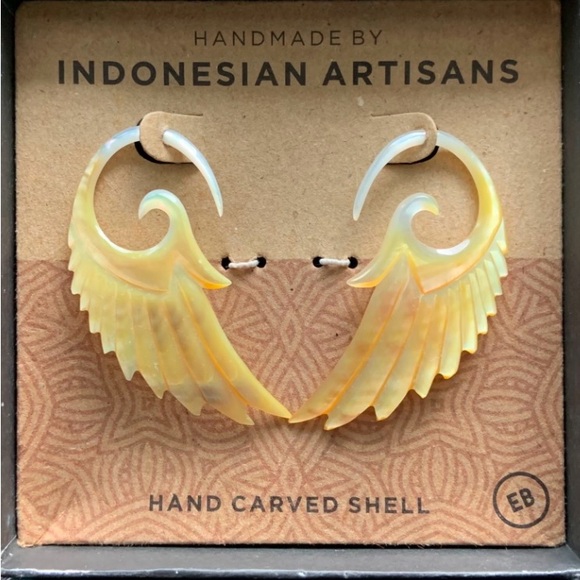 🪽Mother of Pearl Angelic Wings🪽 
HAND CARVED SHELL - INDONESIAN ARTISANS 
🎁 NIB - Picture 8 of 10